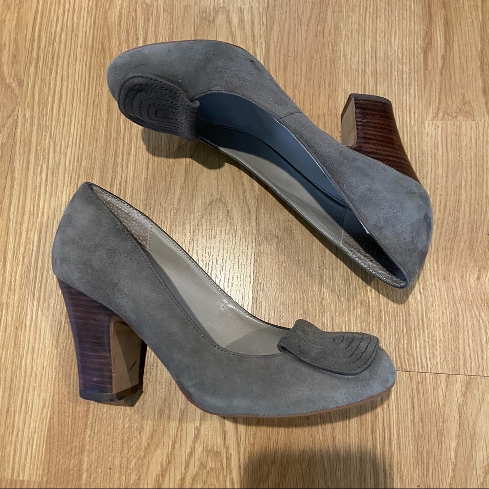 3in gray suede heels (Brand: Hinge)